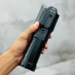 چراغ قوه پلیسی اسمال سان مدل ZY-T293 | نور 6000 لومن، برد 1000 متر، باتری 12000 میلیآمپر، پاوربانک و زومدار - Image 4